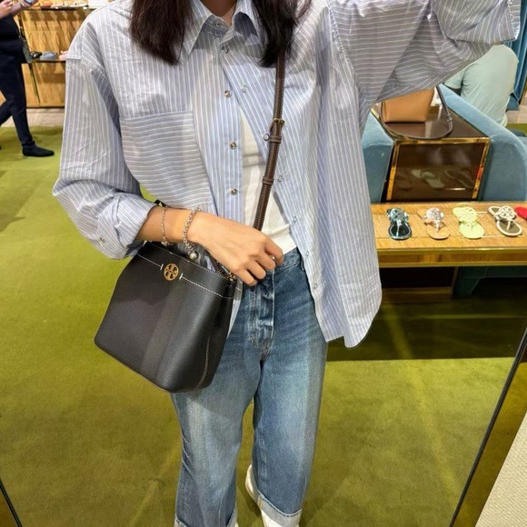 NWT TORY BURCH FELIX LEATHER BUCKET BLACK 144028 - Picture 8 of 9